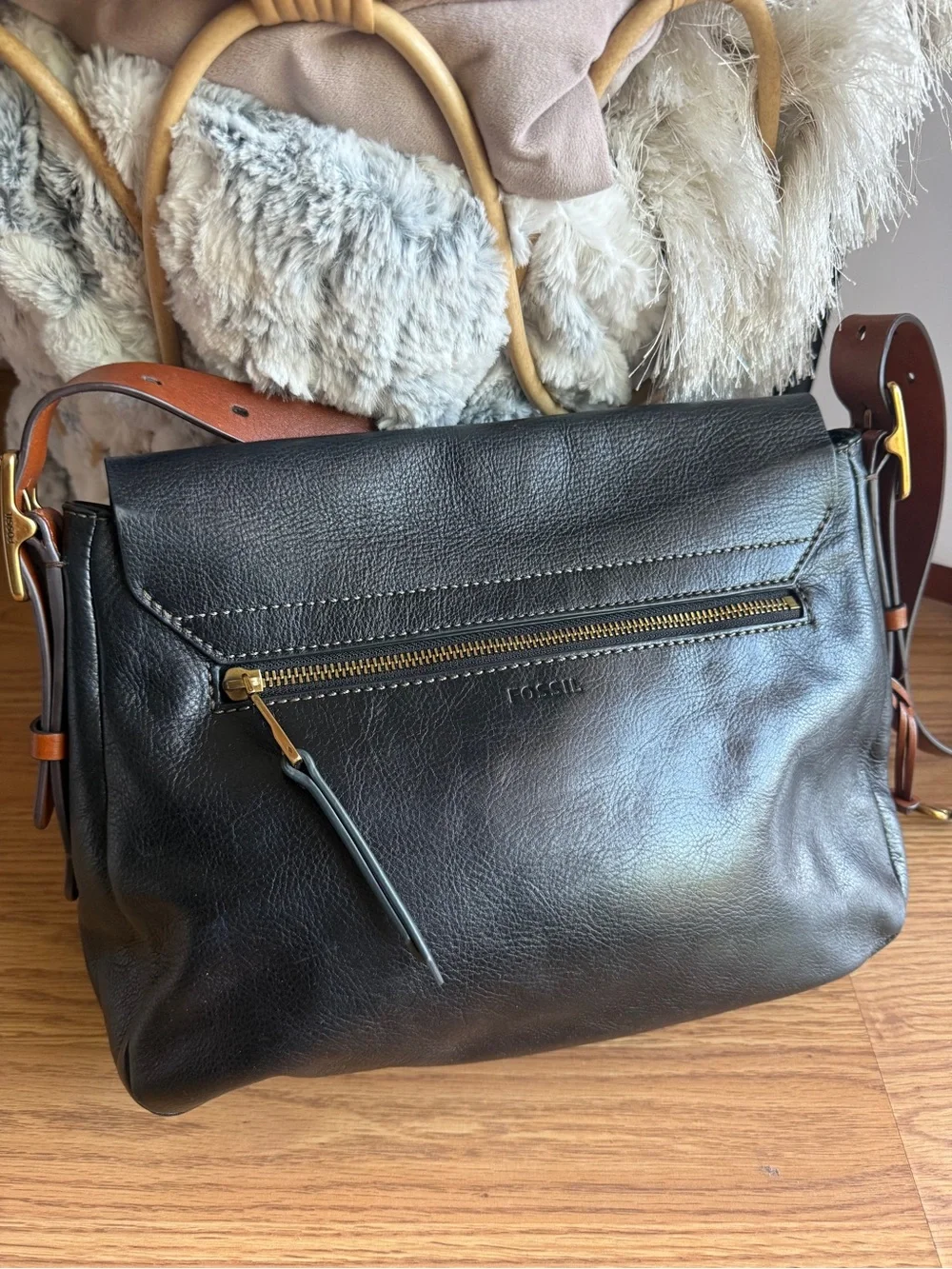 Fossil Black Soft Leather Crossbody Bag Gold Key Charm